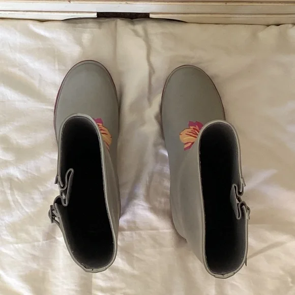 Rain Boots Size 9 - Picture 4 of 6